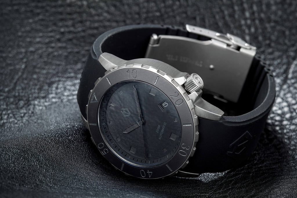 Fitted rubber watch strap